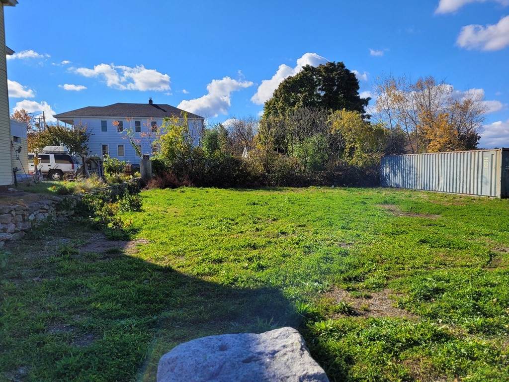 415 Lancaster St - Photo 1