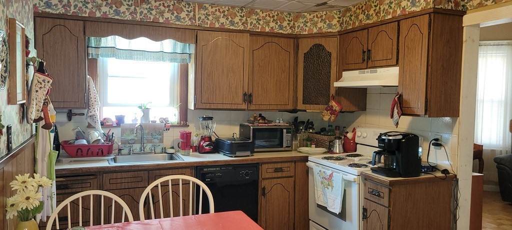 57 Ambrose St - Photo 1