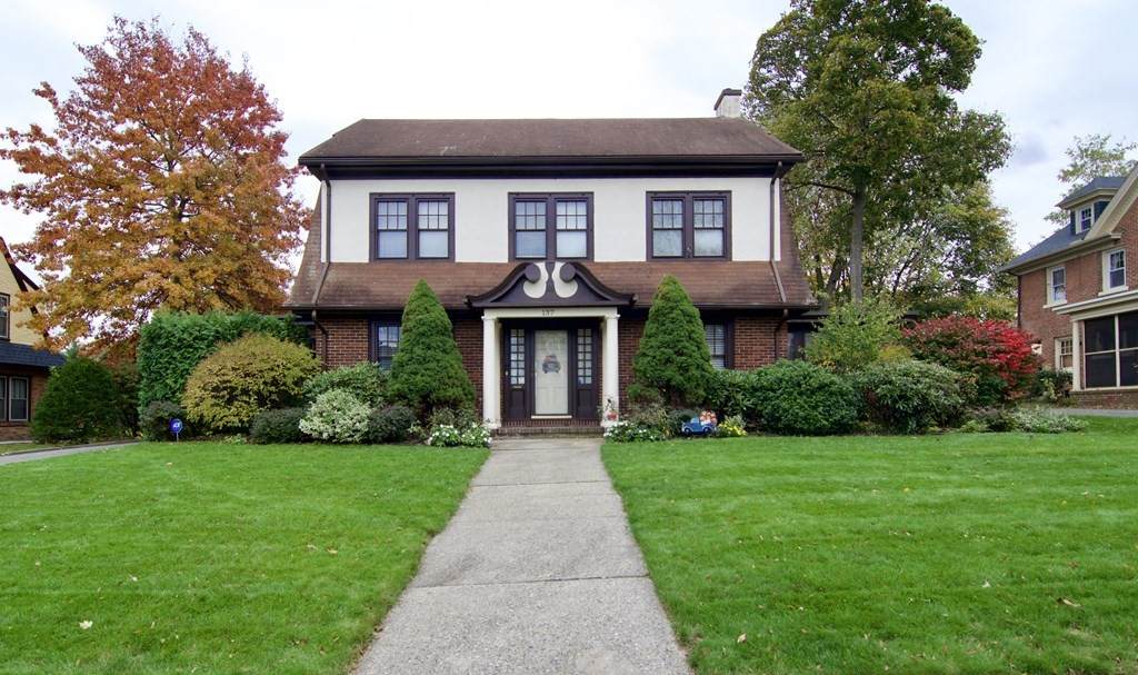 137 Bellevue Ave - Photo 1