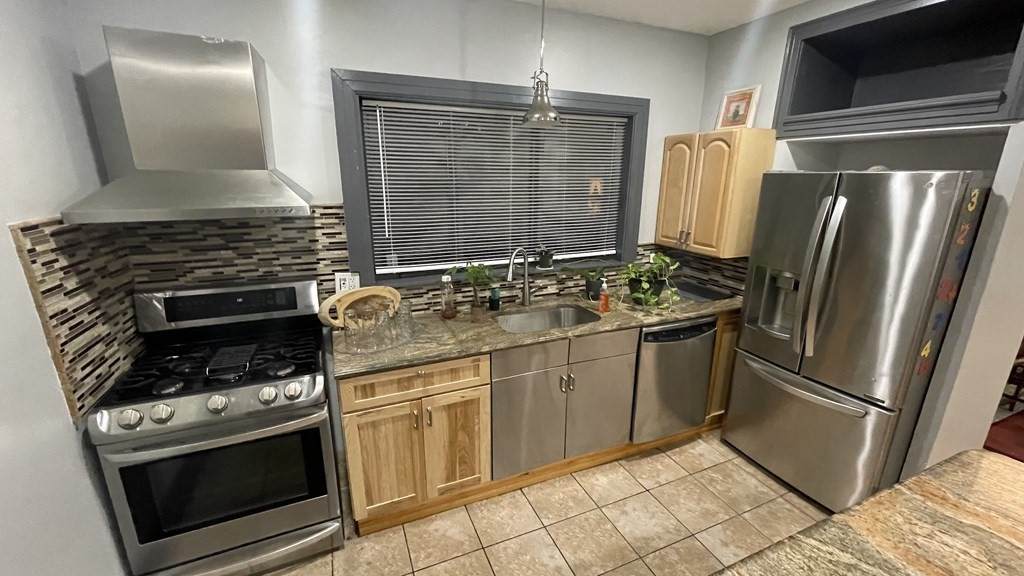 34 Larchmont Street - Photo 1