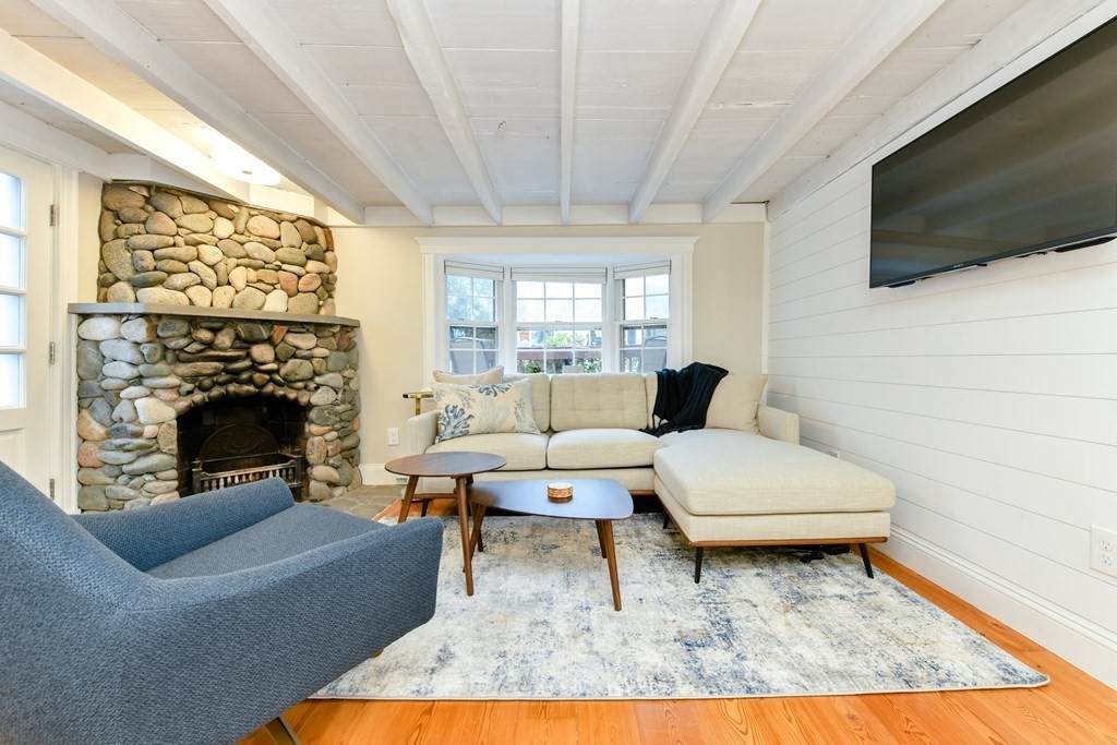60 Front St - Photo 1
