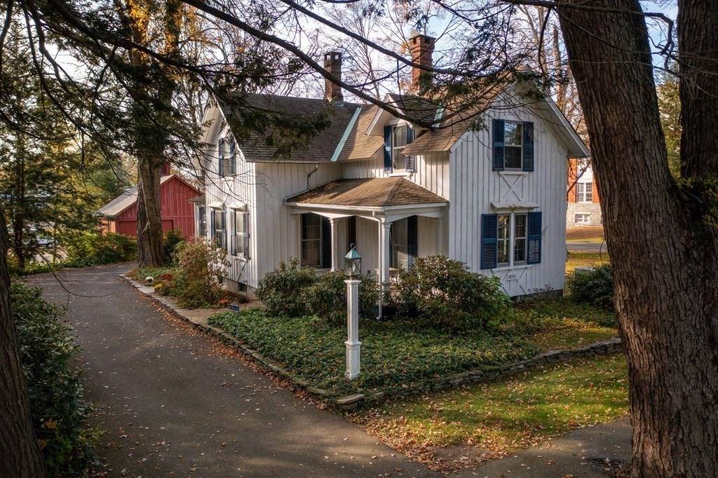 105 Middle Street - Photo 1