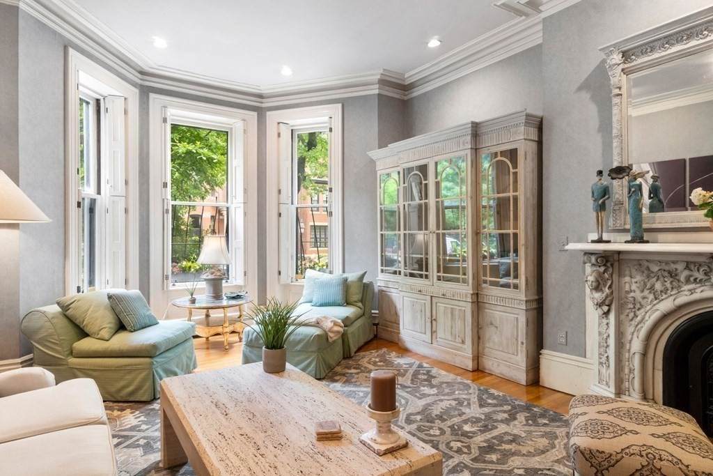 319 Marlborough St - Photo 1
