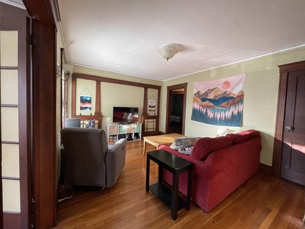 92 Centre St - Photo 1