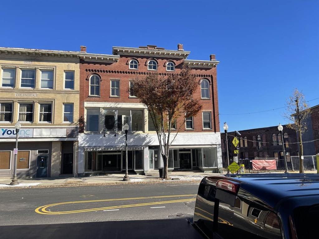 320 Main St - Photo 1