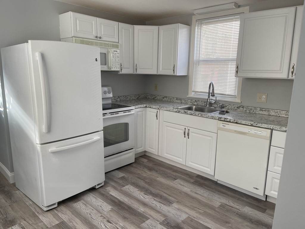 93 Kimball Ave - Photo 1