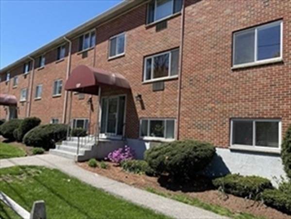 137 Winthrop - Photo 1