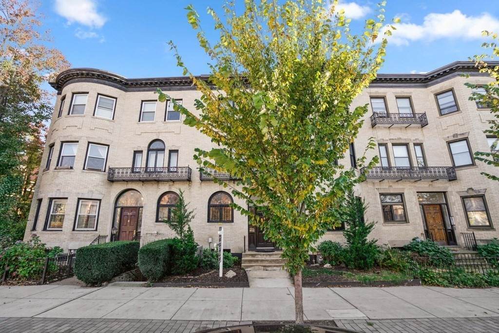 917 Beacon St - Photo 1
