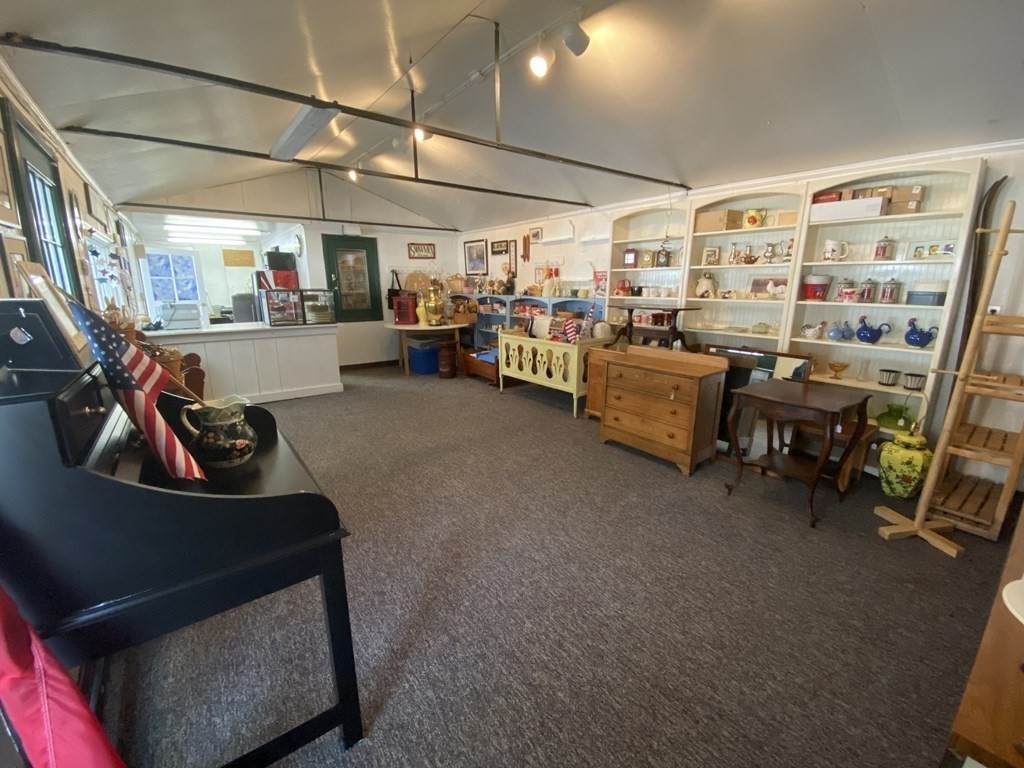 125 E Main St - Photo 1