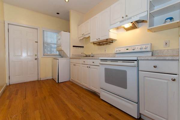 460 Meridian St - Photo 1