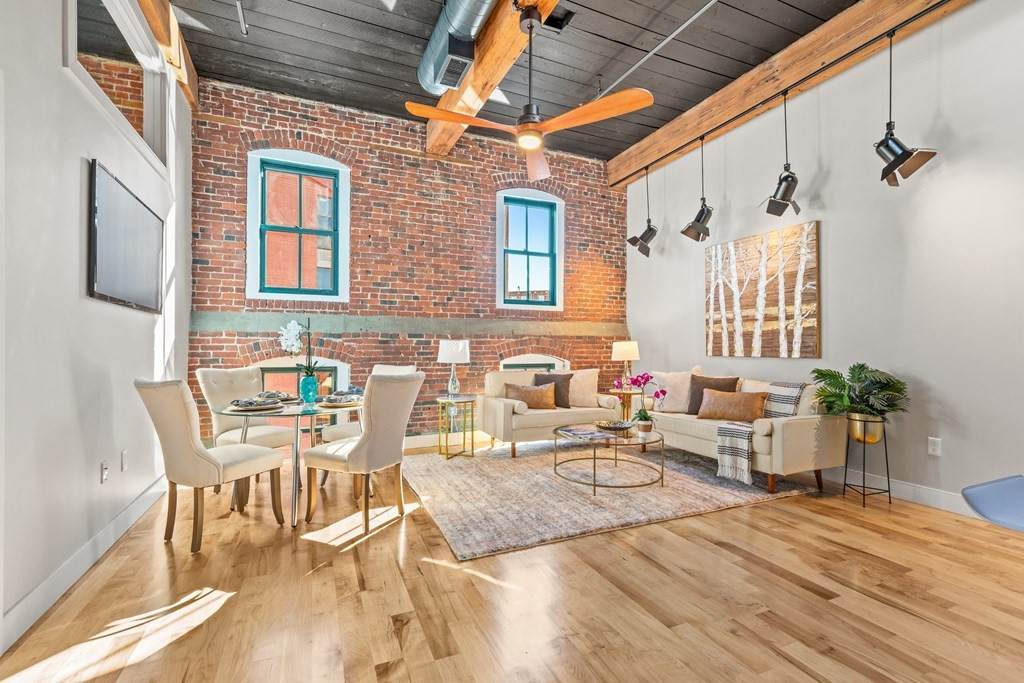 17 Kearney Sq - Photo 1