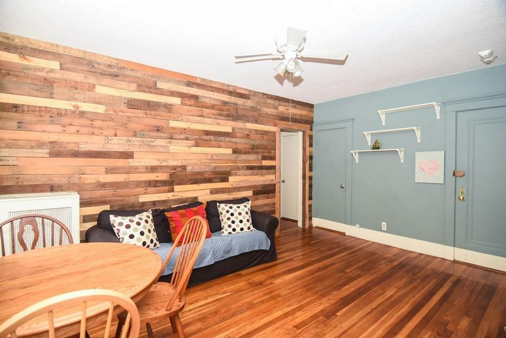 130 Sutherland Rd - Photo 1
