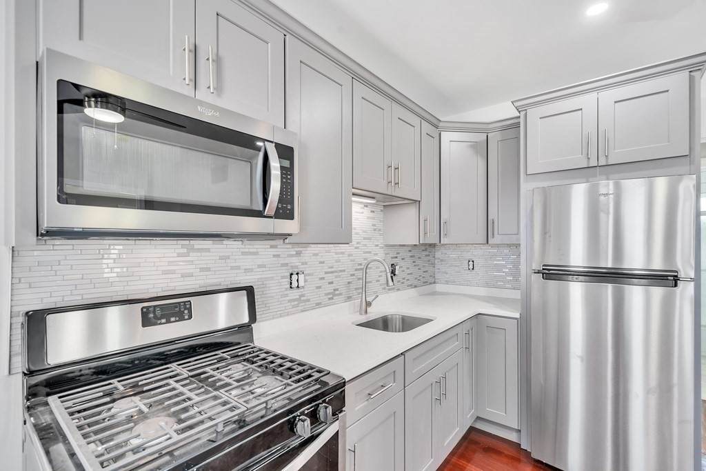 19 Farrington St - Photo 1