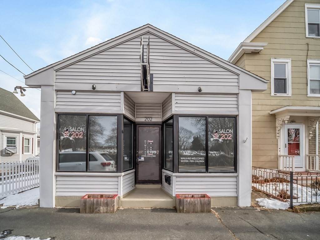 202 Dartmouth St - Photo 1