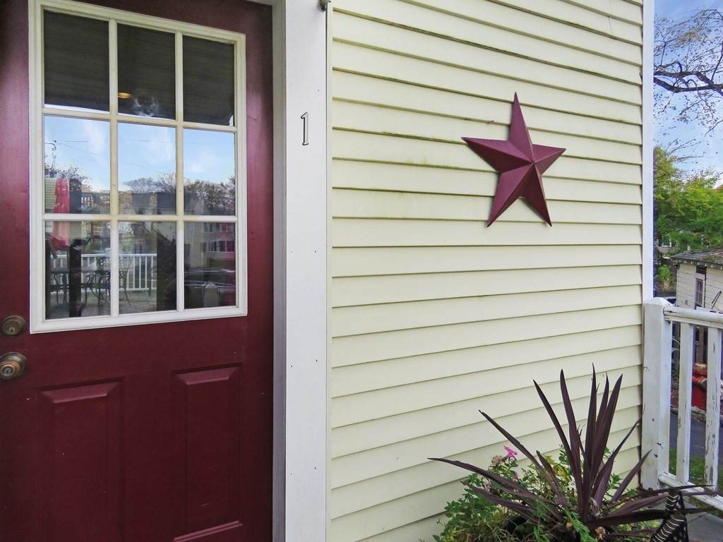 27 Ruggles St - Photo 1