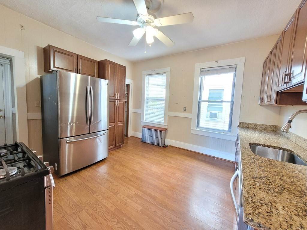 110 Howland St - Photo 1