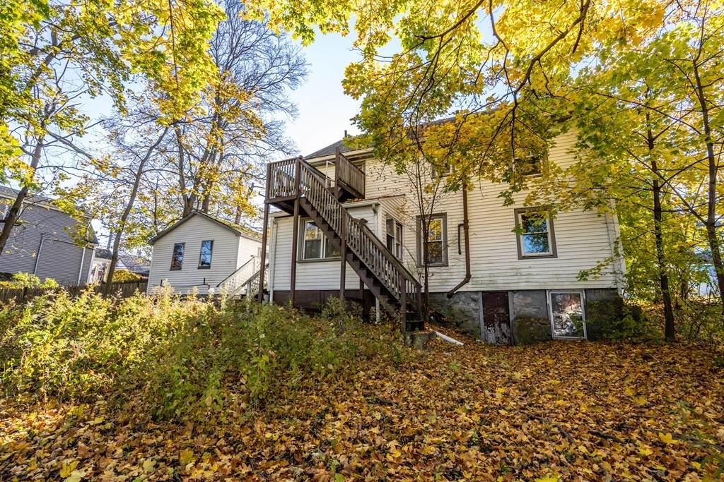 349 Baker St - Photo 1