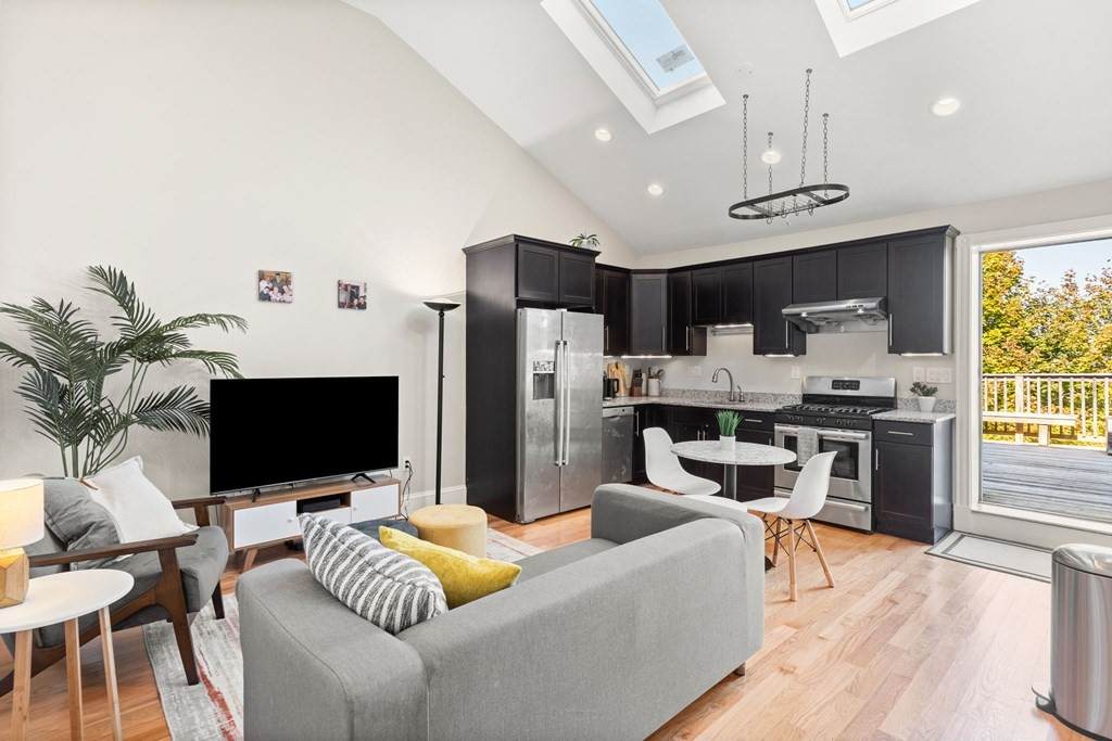 207 Harvard Street - Photo 1