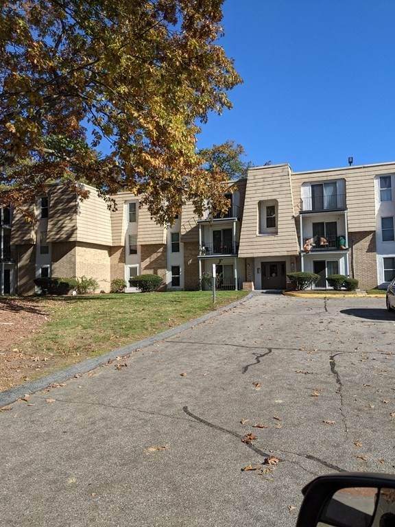 14 Shadowbrook Ln - Photo 1