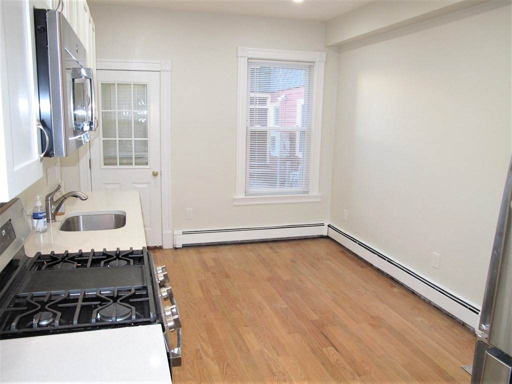 317 Hurley St - Photo 1