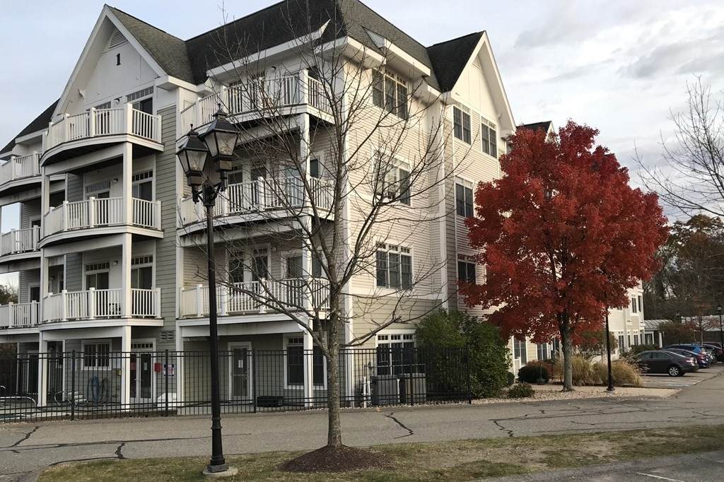 614 Pond St - Photo 1