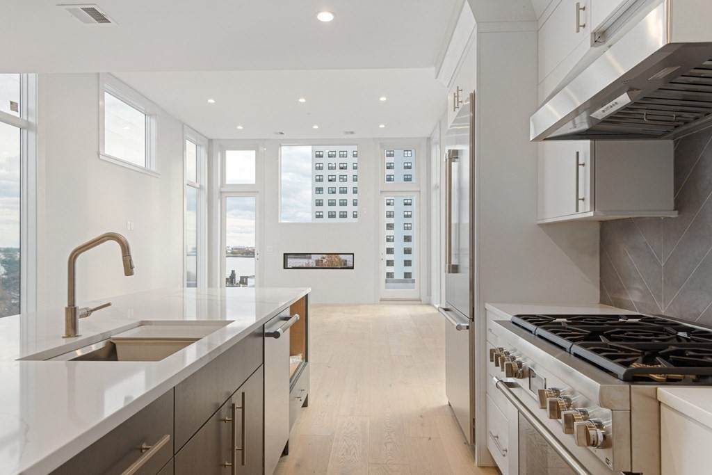 409 East 7th - Photo 1