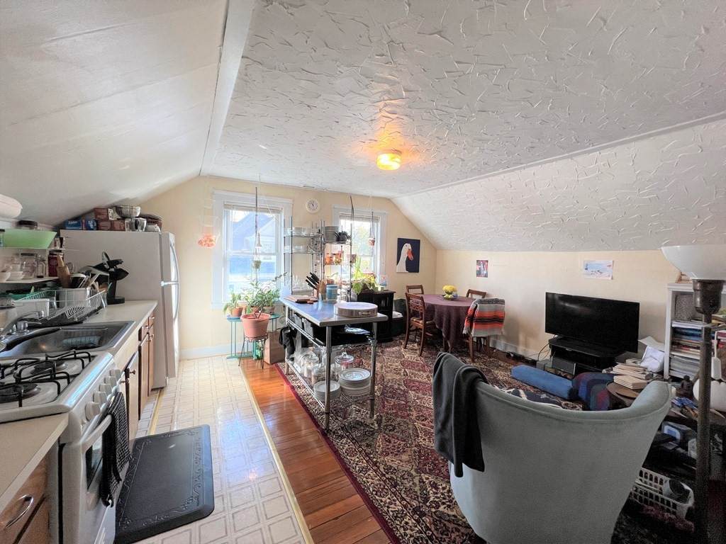 35 Danforth - Photo 1