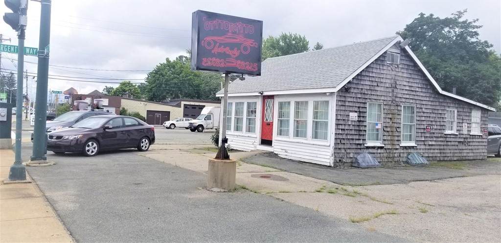 1637 Main St - Photo 1