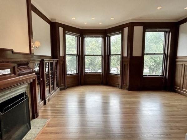 232 Commonwealth - Photo 1