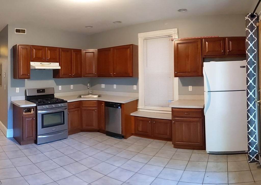 634 Dorchester Ave - Photo 1