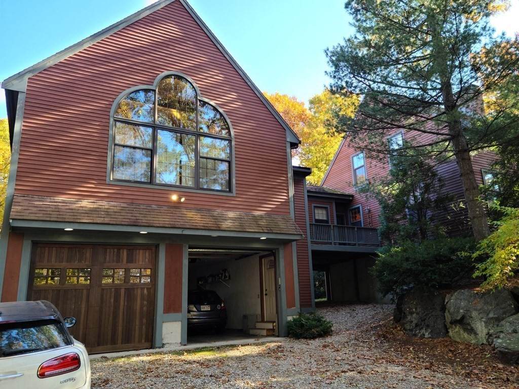 32 Surrey - Photo 1