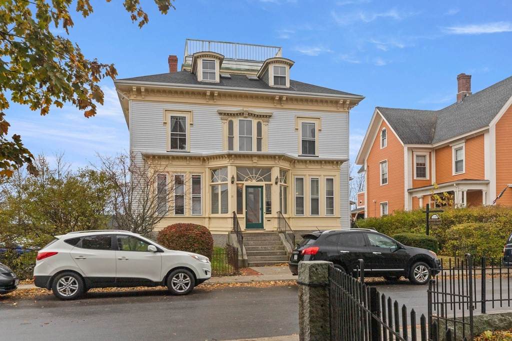 35 Middle St - Photo 1