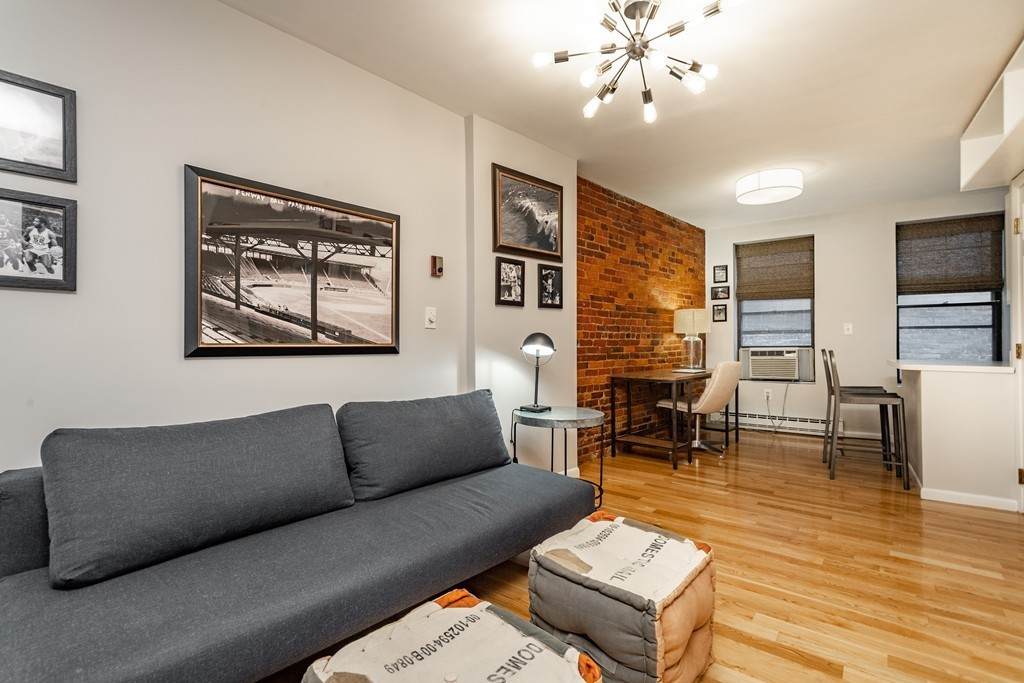 8 Battery Street - Photo 1