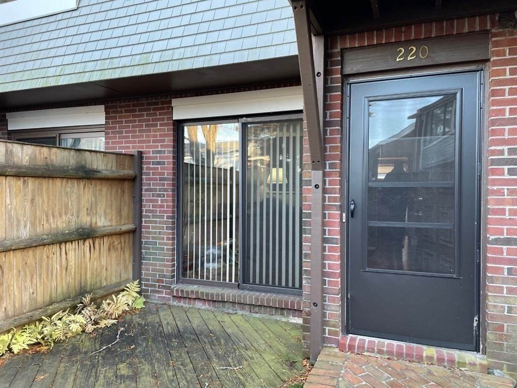 220 Greenbrook Dr - Photo 1