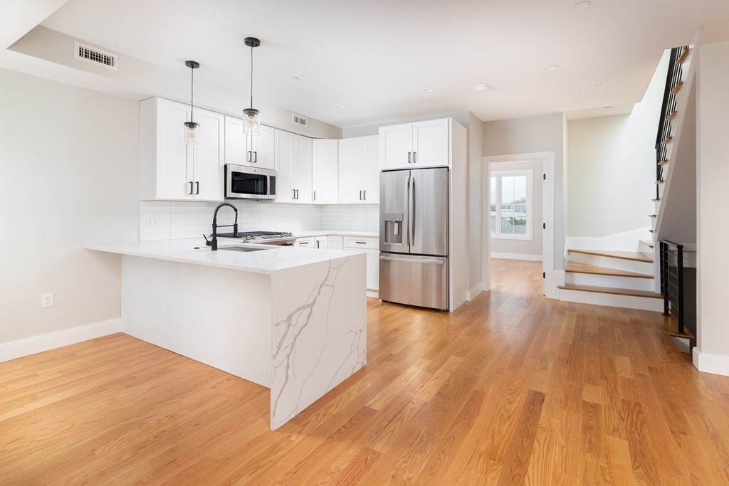 174 W 7th St - Photo 1