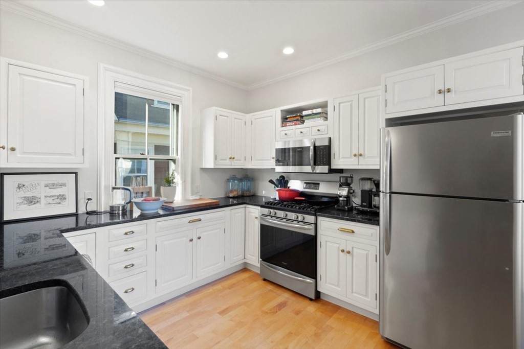 386 Essex St - Photo 1