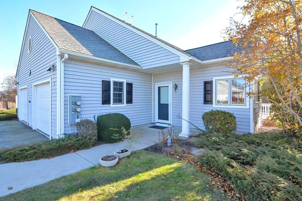 4 Village Way - Photo 1