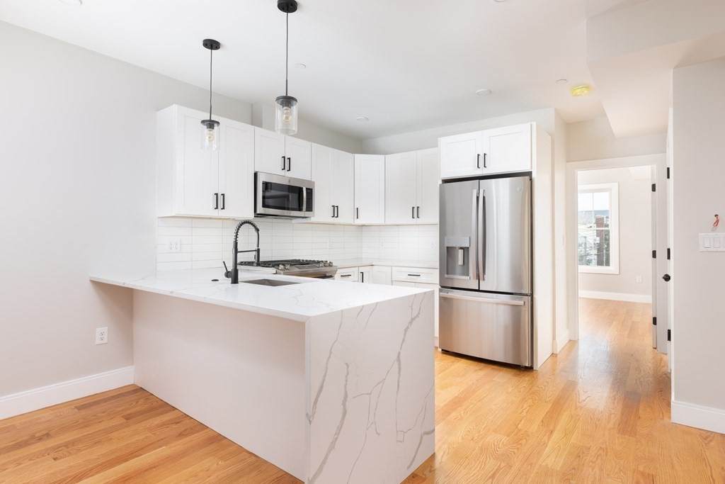174 W 7th St - Photo 1
