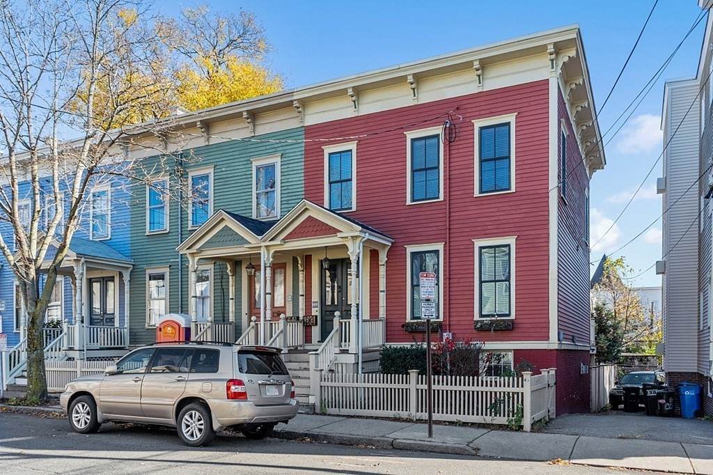 137 Central St - Photo 1