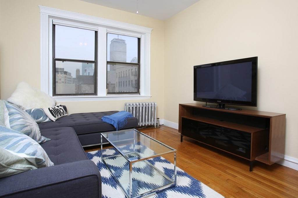 60 Charlesgate East - Photo 1