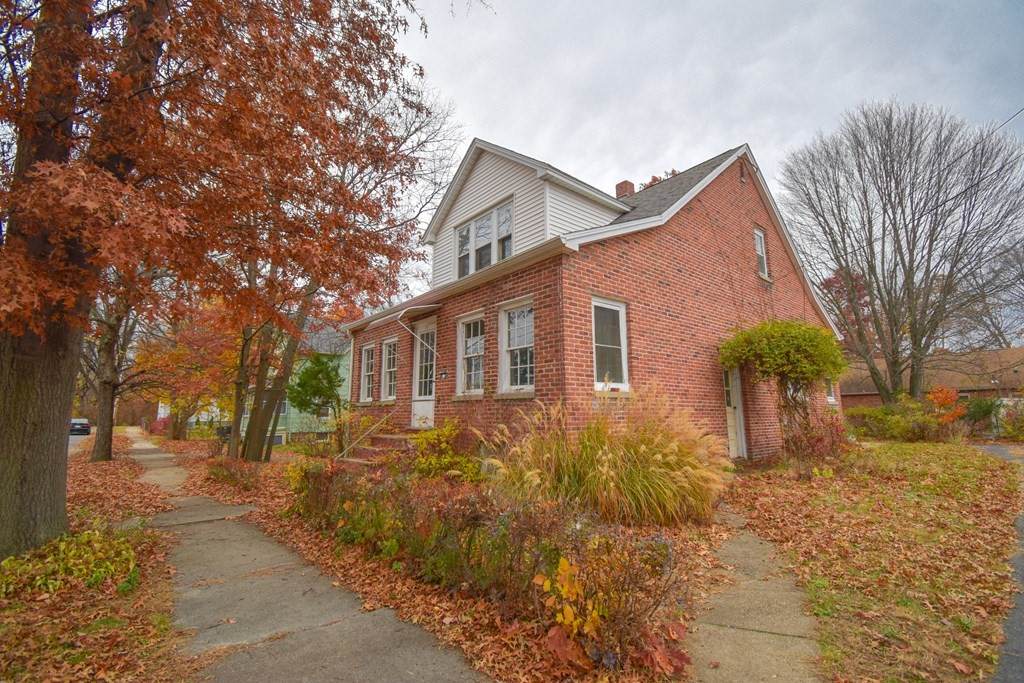 111 Margerie St - Photo 1