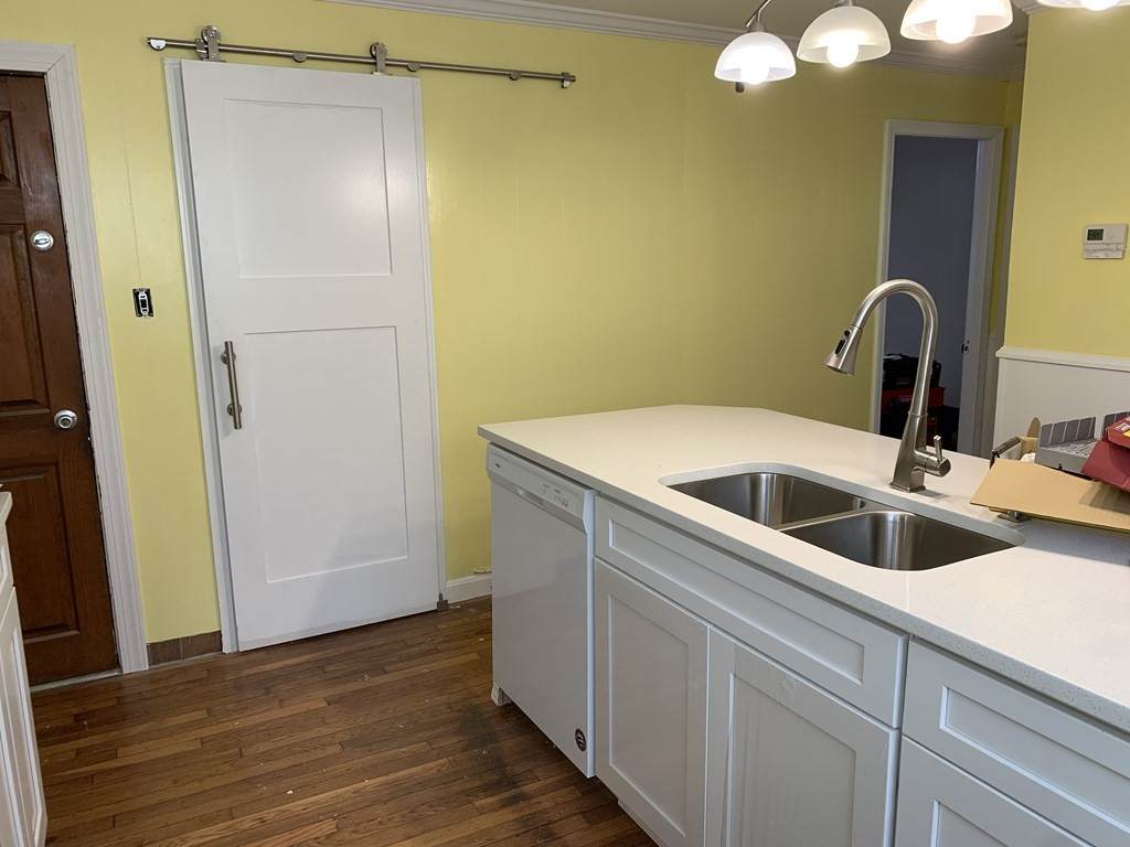 512 Pine - Photo 1