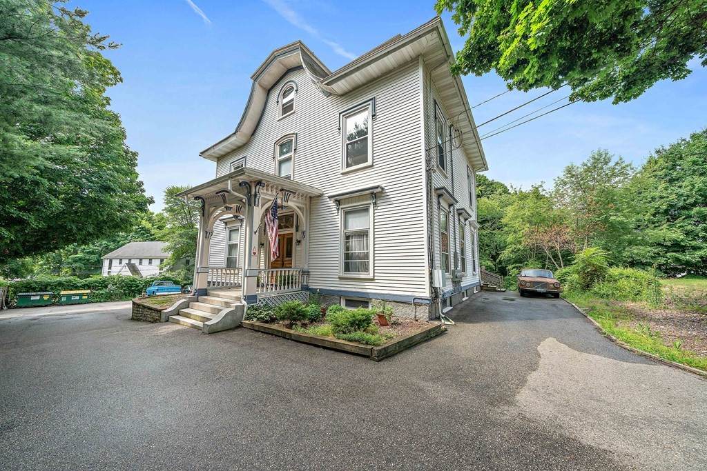 391 Elm St - Photo 1