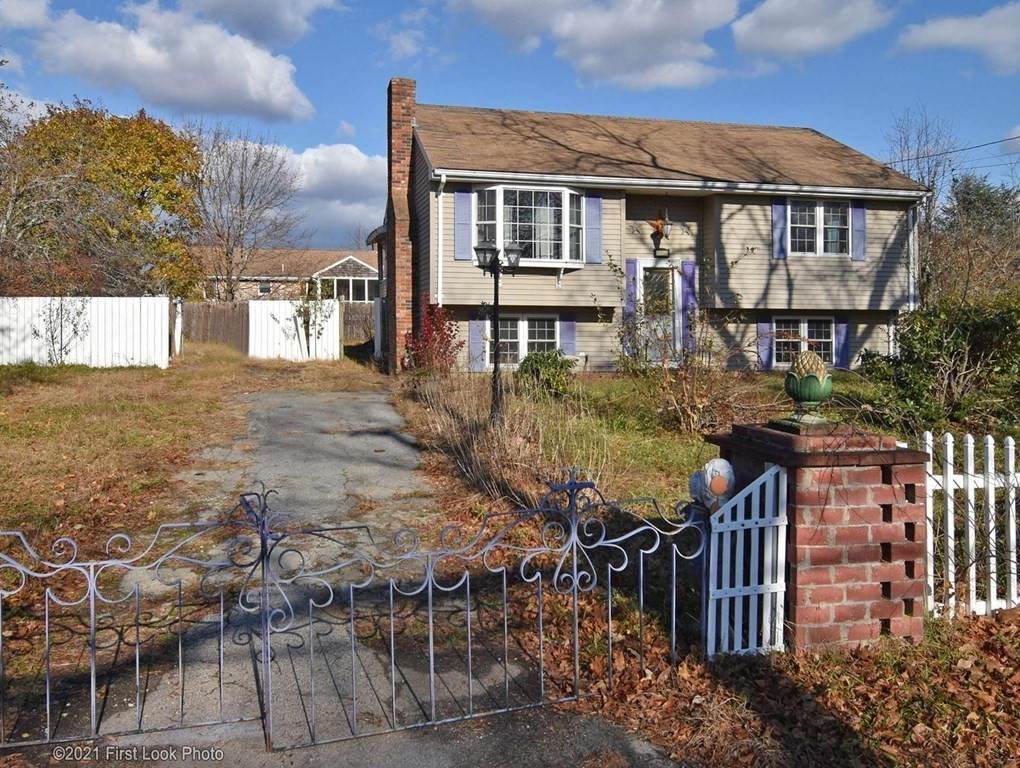 62 Willard Ave - Photo 1