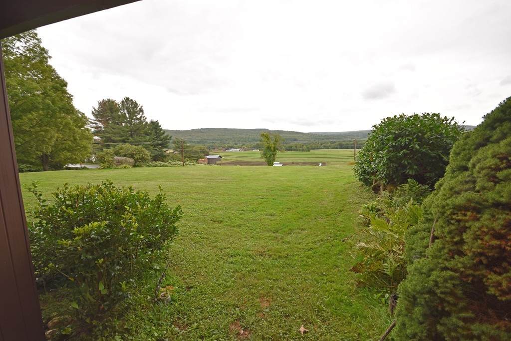 242 N East St - Photo 1