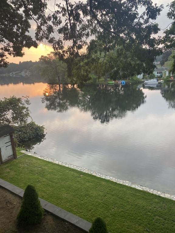 131 Lakeshore Dr - Photo 1