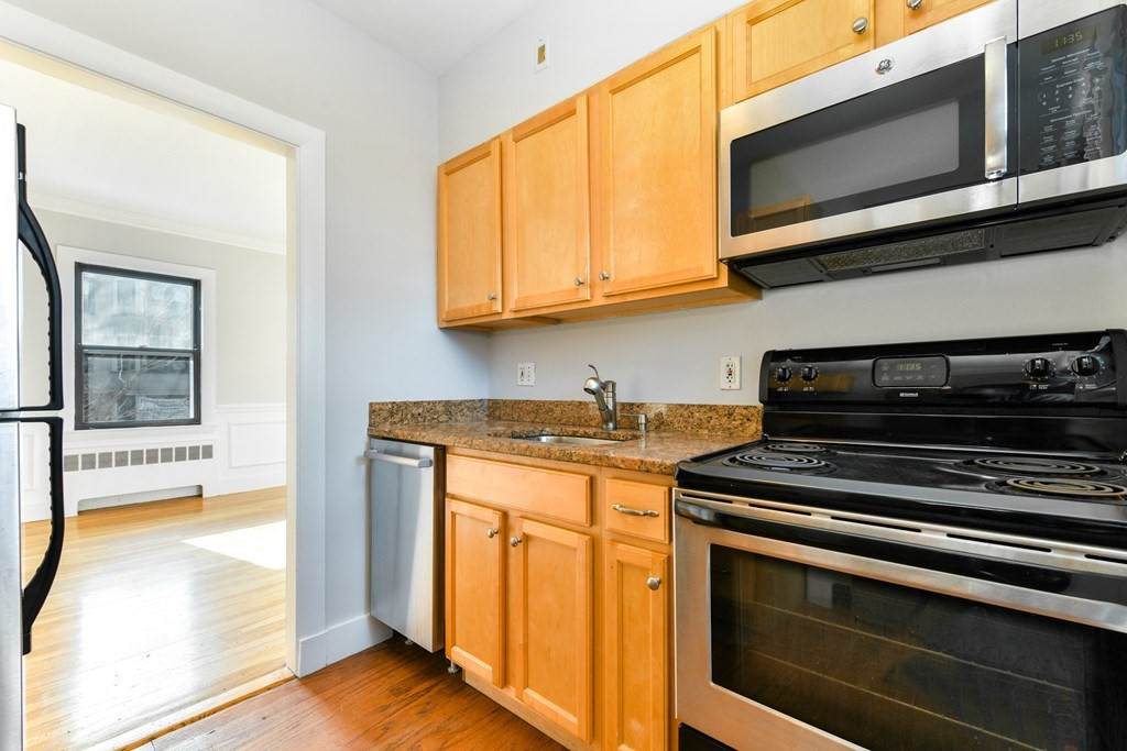492-494 E Broadway - Photo 1