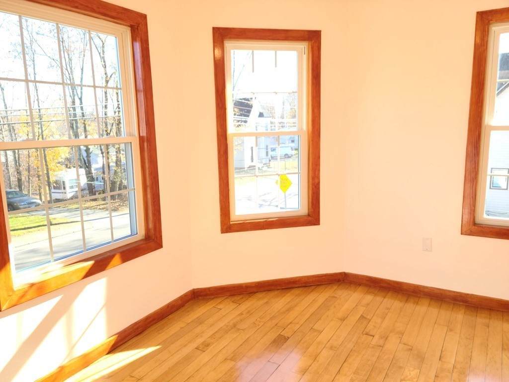 220 Howard St - Photo 1