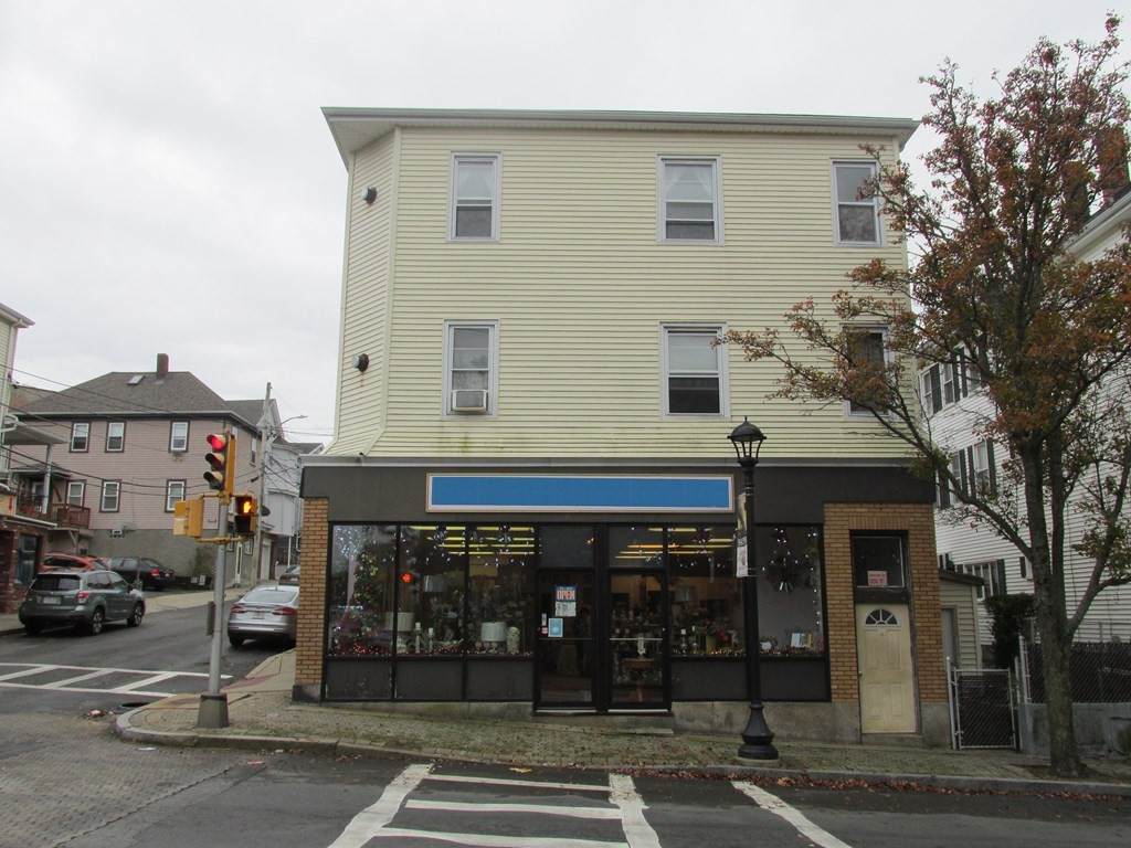 341 Columbia St - Photo 1