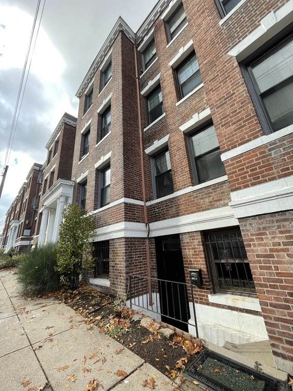 124 Sutherland - Photo 1